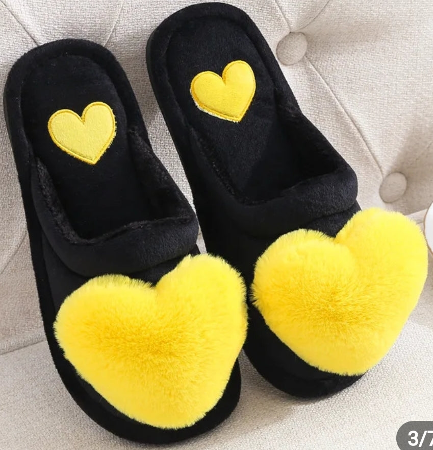 FUZZY HEART SLIPPERS P/O*